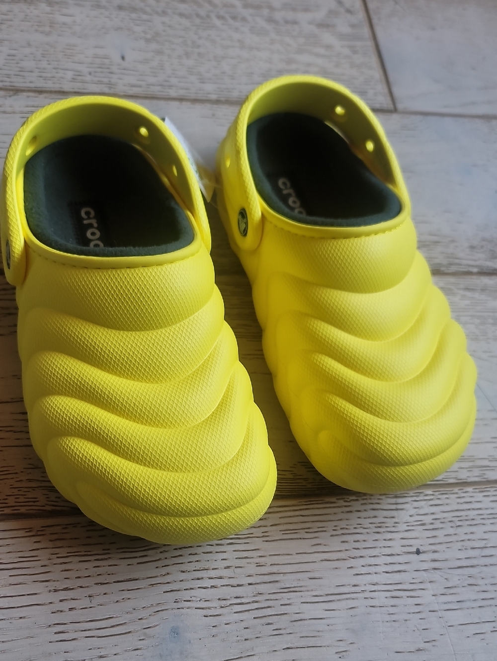 Crocs Classic Lined Overpuff Clogs color Cyber Yellow Mens 5 W's 7 - Picture 11 of 12